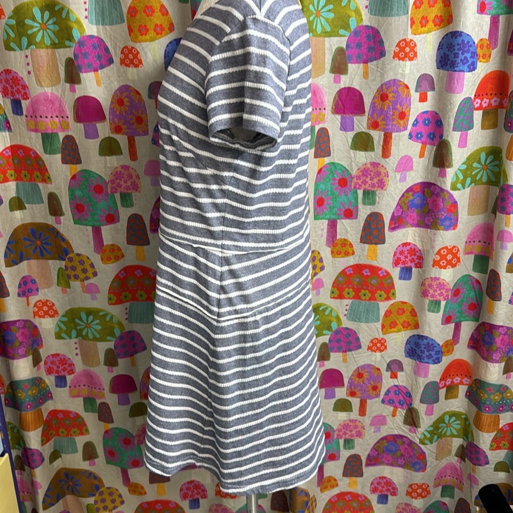 STS Sail to Sable Short Sleeve Zip Back Dress. Medium - Picture 6 of 8